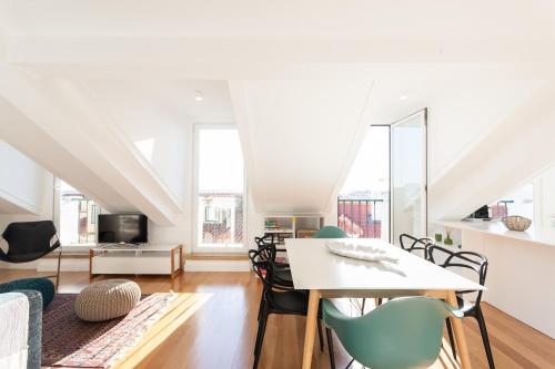 Alfama Charming Apartment with Amazing River View and Terrace