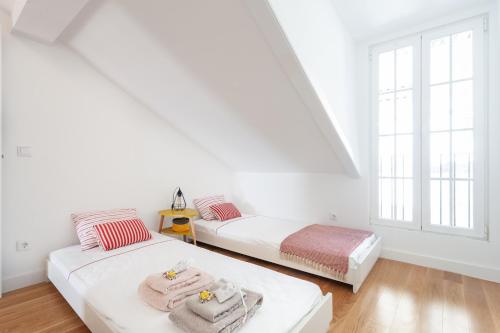 Alfama Charming Apartment with Amazing River View and Terrace