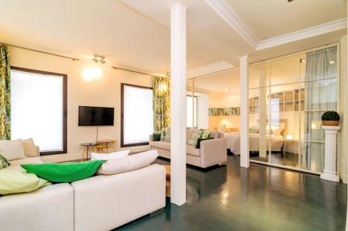 Caprichoso Loft junto Teatro Real - Madrid Centro by Batuecas