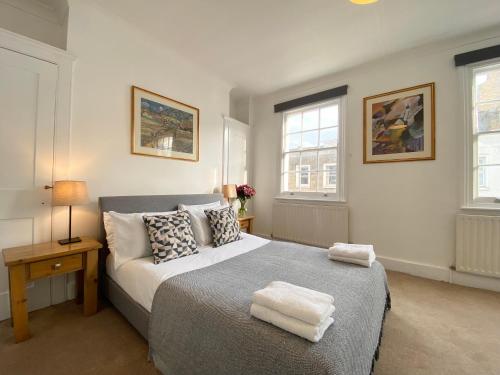 Gallery image of Stylish Maisonette and Studio in Victoria in London