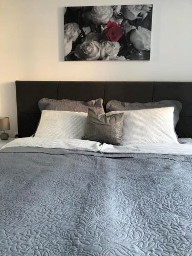 Katil atau katil-katil dalam bilik di Studio apartman Rose