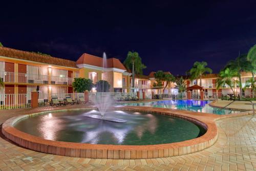 Piscina en o cerca de Quality Inn & Suites Conference Center