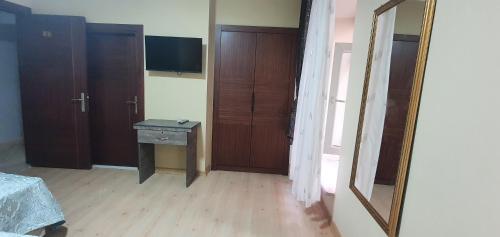 TV a/nebo společenská místnost v ubytování Sehir Apart Hotel
