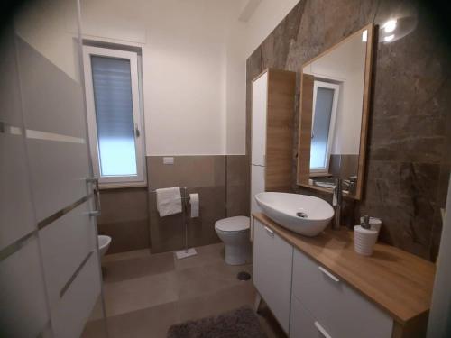 A bathroom at BELLAVISTA CASA SUL MARE