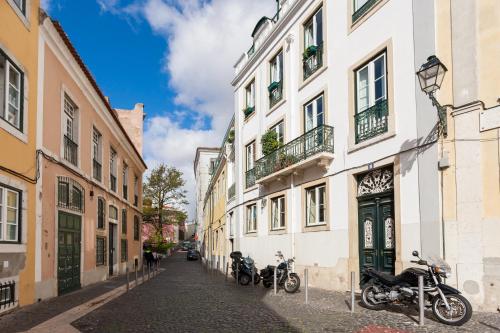 Alfama Charming Apartment with Amazing River View and Terrace