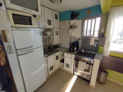 A kitchen or kitchenette at Cabo Corrientes Dueño Alquila