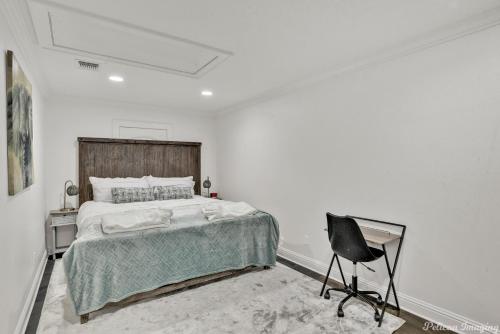 Ένα ή περισσότερα κρεβάτια σε δωμάτιο στο Lakefront Fully Loaded Apartment
