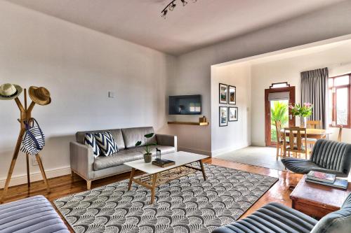 On the Beach in Camps Bay - fully equipped 2 bedroom apartment