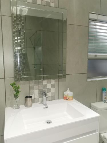 Ein Badezimmer in der Unterkunft Utopia Guest House