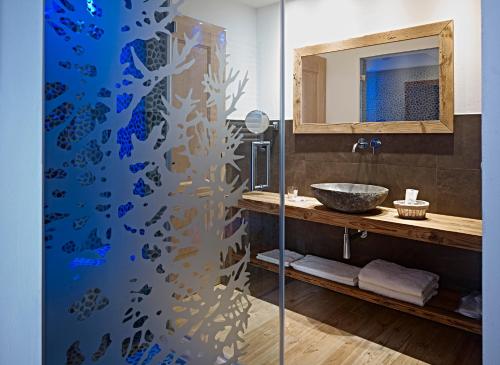 A bathroom at Ciasa Mancin Suite-Apartments