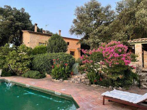 Can Patrona: XIX cty Rural Retreat with Pool & BBQ, Serinyà ...