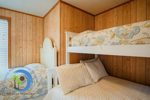 Ένα ή περισσότερα κρεβάτια σε δωμάτιο στο Cg Beach Bungalow #1