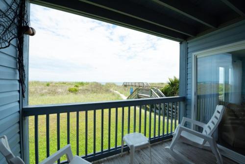 Sandy Dunes Oceanfront Condo - Just Renovated June 2020, Murrells Inlet (SC), United States