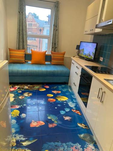 a kitchen with a floor with fish painted on it at Ziggla Luxury Apartments in London