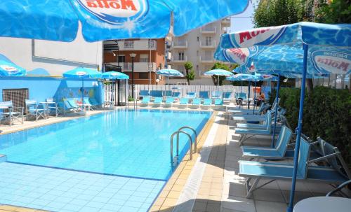 Bazén v ubytování Hotel Adelphi nebo v jeho okolí