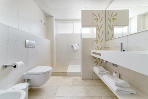 A bathroom at Hotel Porto Calpe
