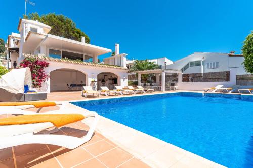 3001 Schone Villa am Meer in Sant Elm