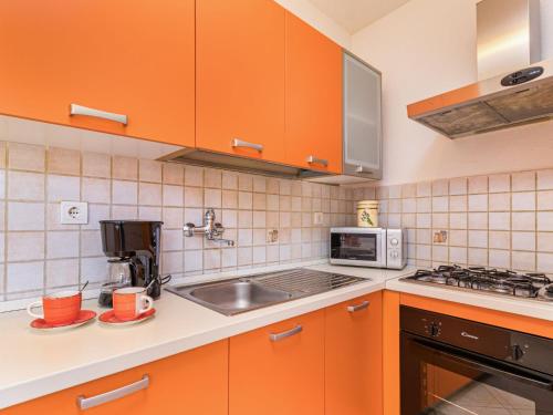 Kuchyňa alebo kuchynka v ubytovaní Holiday Home Sonja by Interhome