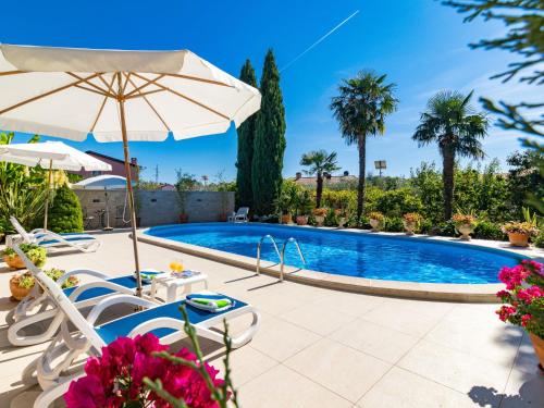 Πισίνα στο ή κοντά στο Apartment Viktorija-1 by Interhome