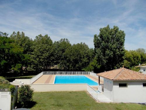 a swimming pool in the yard of a house at Apartment Jardins de Pontaillac-1 by Interhome in Pontaillac