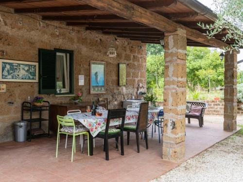 Un patio sau altă zonă în aer liber la Apartment Casale Ai Noccioli-1 by Interhome