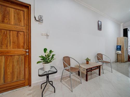 Χώρος καθιστικού στο RedDoorz at Omah Candi Sari near Airport YIA
