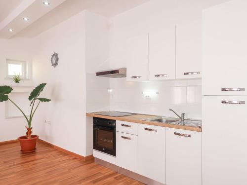 Apartment Valentina-3 by Interhome