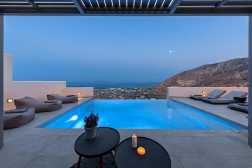 Bazén v ubytování Eolia Luxury Villas nebo v jeho okolí