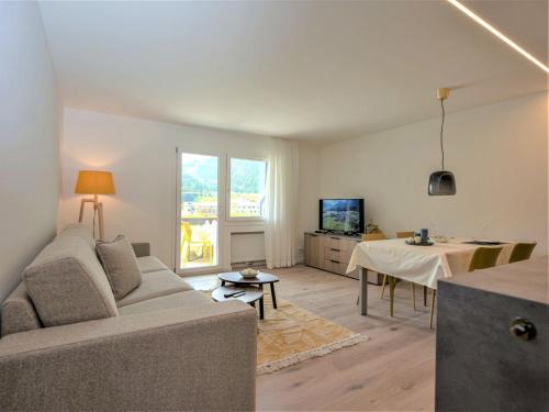 TV a/nebo společenská místnost v ubytování Apartment Chesa Stè 8 by Interhome