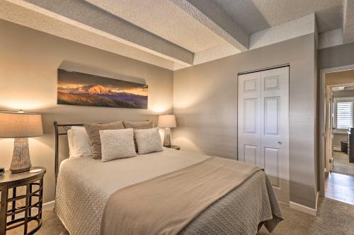 Posteľ alebo postele v izbe v ubytovaní Modern Condo 2 Blocks to Main Street Frisco!