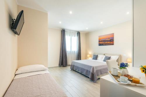 a bedroom with a bed and a tv in it at Villa Le Terme in Monsummano