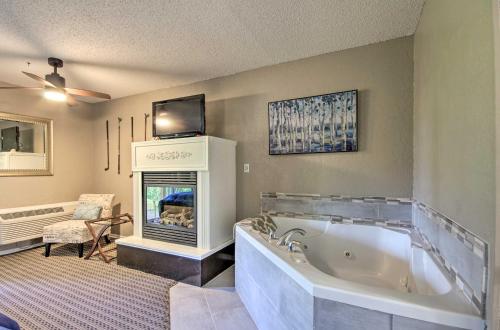 Fotografie z fotogalerie ubytování Deck and Fire Pit Margaritaville Resort Home! v destinaci Osage Beach