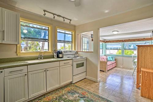 Gambar di galeri bagi Matlacha Home with Boat Mooring and Gulf Access! di Matlacha