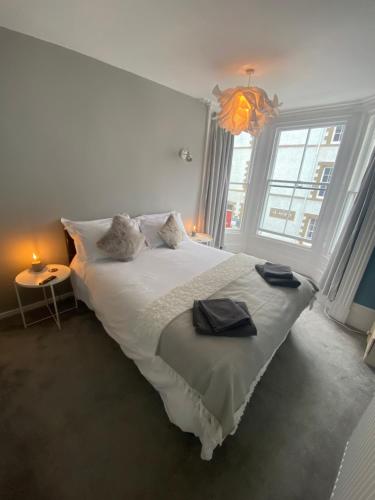 Säng eller sängar i ett rum på Tegfan -The Anglesey Townhouse