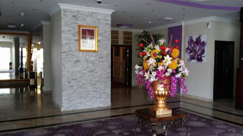 
The lobby or reception area at Royal Gardens Hotel
