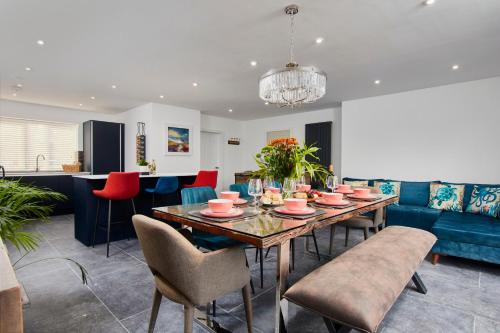 a living room with a table and a blue couch at Meadow Cott in Milford on Sea