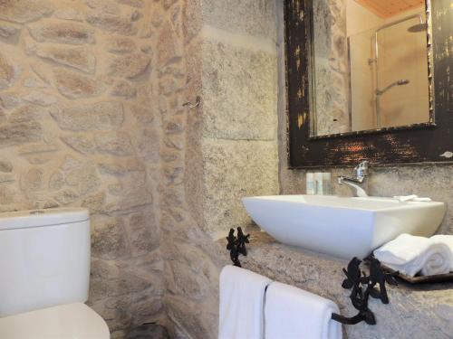 a bathroom with a sink and a toilet at Refúgio do Anjo - Alojamento Local in Lanhelas