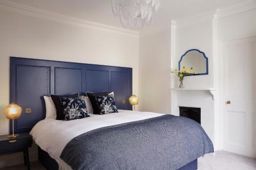 Katil atau katil-katil dalam bilik di Lorna House Totnes