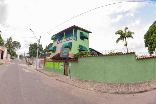 a building on the side of a street at VOA Pousada Dos Jasmins in Serra