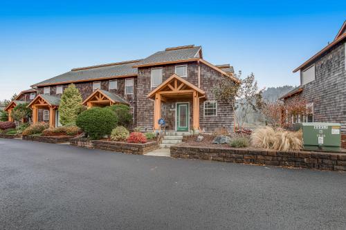 Gallery image of Howard's Lakehouse by the Sea in Rockaway Beach