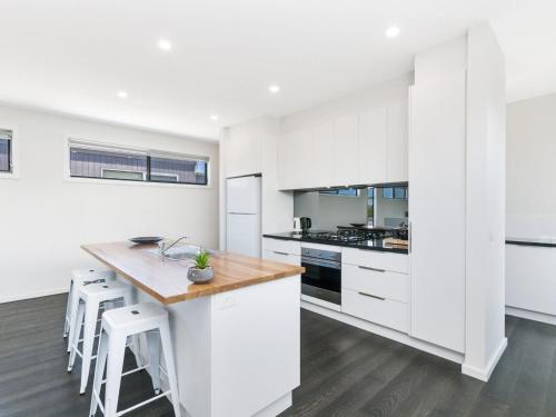 Gallery image of Thunder Point in Warrnambool