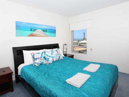 Легло или легла в стая в Headlands 10 Two Bedroom Beachside Apartment with Magical Ocean Views Great Value for Money