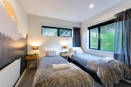 Кровать или кровати в номере Viscount Haven - Lake Views