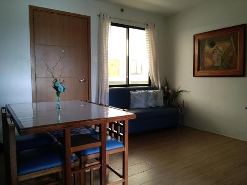 Pine Suites Tagaytay 2BR Penthouse with Netflix and FREE parking