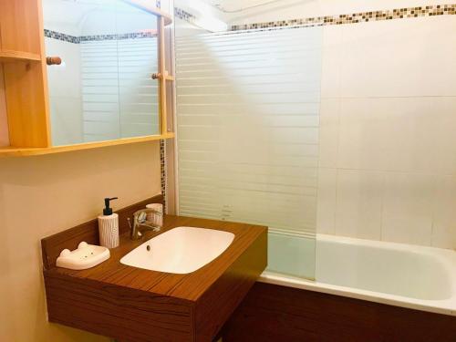 a bathroom with a sink and a shower and a tub at Appartement Villard-de-Lans, 2 pièces, 6 personnes - FR-1-515-40 in Villard-de-Lans