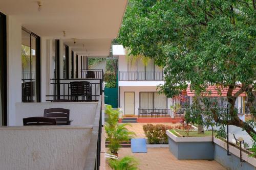 a view of the courtyard of a building at The Byke Royal Pearl Anjuna in Anjuna