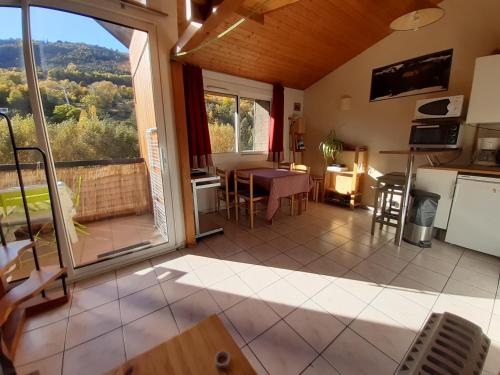 Kuchyň nebo kuchyňský kout v ubytování Appartement situation idéale Briançon tout confort