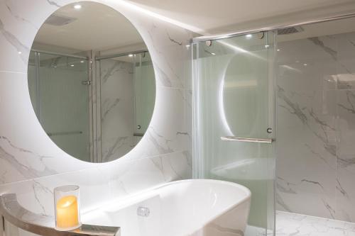 a bathroom with a sink and a mirror at 168 Motel-Zhongli in Zhongli