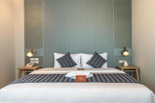 Un pat sau paturi într-o cameră la Lanna Bonita Boutique Hotel