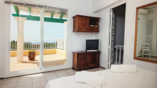 Posteľ alebo postele v izbe v ubytovaní Bungalows Sa Sargantana